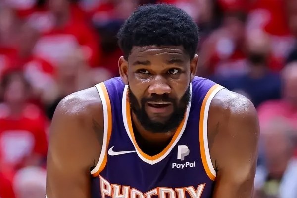Cựu nhân viên của Suns cảnh báo: Ayton chỉ có thể là một người nửa vời, và Lakers có thể trở thành m