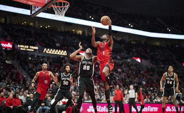 Lakers tìm kiếm sự cải thiện phòng thủ trong các ý tưởng thương mại tiềm năng với Trail Blazers