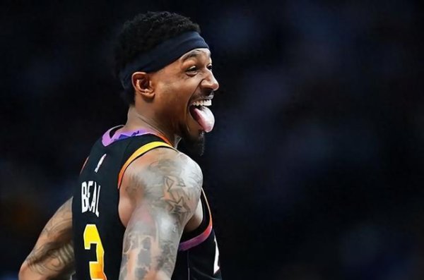 Miễn là tôi không rời đi, không ai có thể đánh đổi tôi! Chỉ có 10 người ở NBA có quyền phủ quyết gia