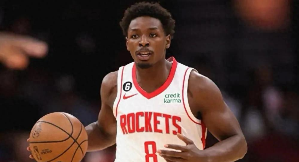 Rockets đã gia hạn hợp đồng với Holiday và Tate có thể có những bí mật ẩn giấu!
