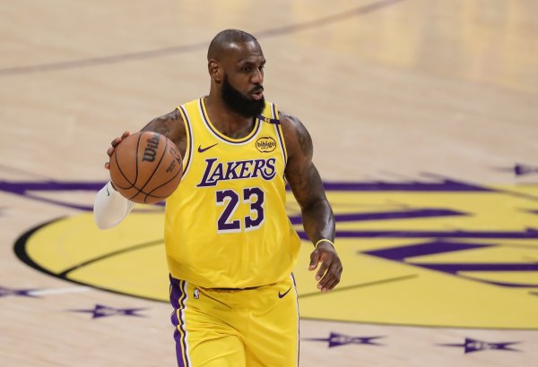 Điều hành Lakers nói về James: Thật ngớ ngẩn khi nghĩ rằng các tùy chọn người chơi có thể cung cấp c
